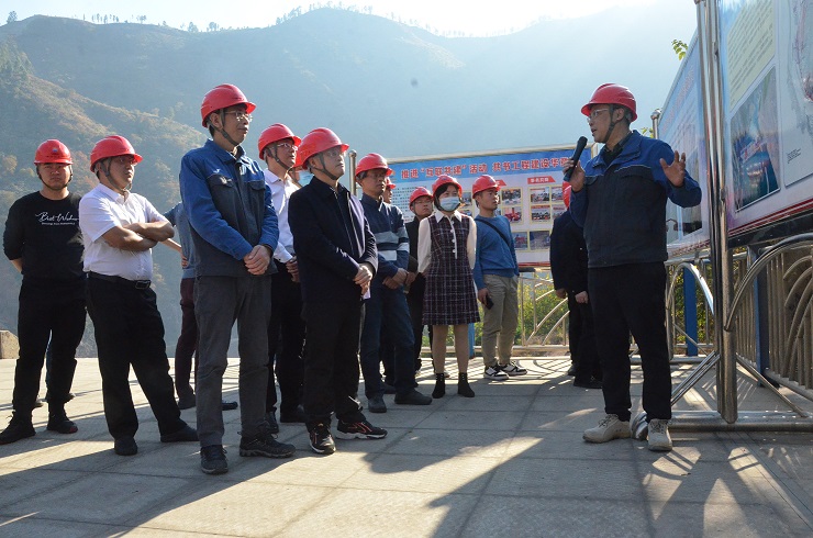 攀枝花市市委副秘书长,政研室主任罗启武到公司调研